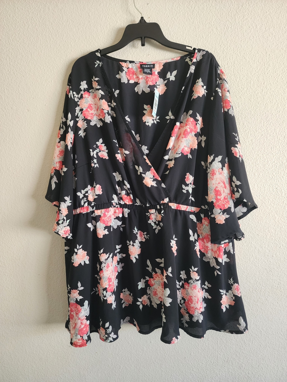 NWT Torrid Floral Georgette Surplice Flutter Sleeve Top Size 2 / 2X